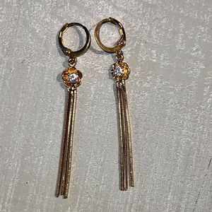 Gold chain earrings with flower